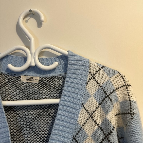 Ardene | women's medium cropped Jacquard Cardigan blue white and black buttons - Picture 2 of 6